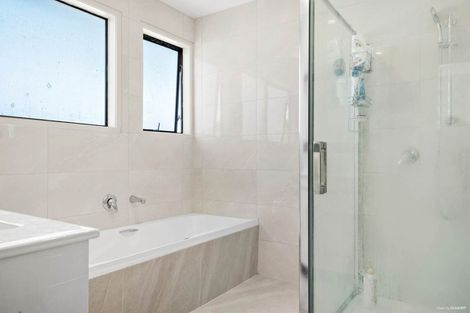 Photo of property in 15 Aronia Way, Goodwood Heights, Auckland, 2105