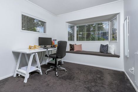 Photo of property in 15 Welland Place, Hillcrest, Auckland, 0627