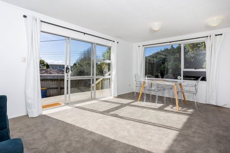 Photo of property in 2/811a Te Atatu Road, Te Atatu Peninsula, Auckland, 0610