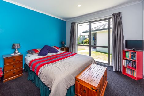 Photo of property in 8 Carteret Place, Aranui, Christchurch, 8061