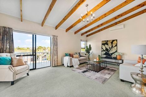 Photo of property in 5 Lagoon Way, West Harbour, Auckland, 0618