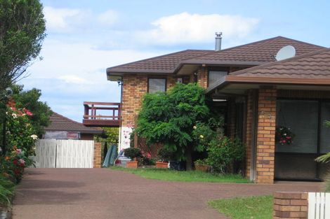 Photo of property in 2/58 Kowhai Road, Campbells Bay, Auckland, 0630