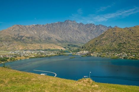 Photo of property in 8 Florence Close, Queenstown Hill, Queenstown, 9300