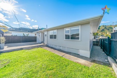 Photo of property in 7 Ruthven Road, Wainuiomata, Lower Hutt, 5014
