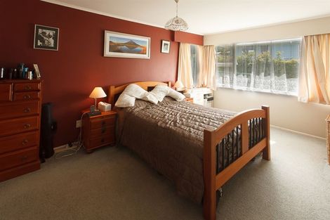 Photo of property in 28 Coniston Avenue, Te Atatu South, Auckland, 0610