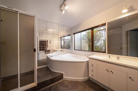 Photo of property in 56 Cedar Drive, Kelvin Heights, Queenstown, 9300