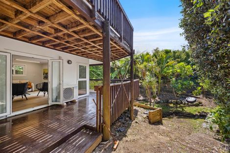 Photo of property in 26 Pickwick Parade, Mellons Bay, Auckland, 2014