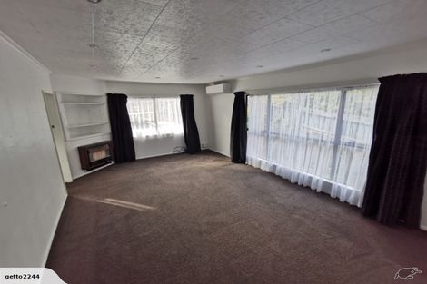 Photo of property in 42 Lyndhurst Road, Tawa, Wellington, 5028