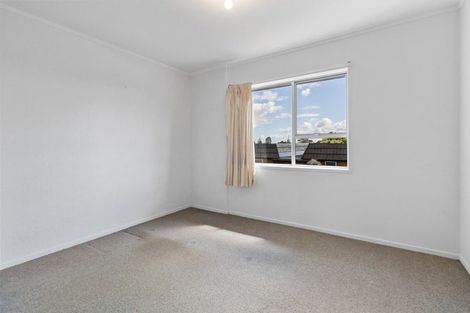 Photo of property in 2/92 Lynwood Road, New Lynn, Auckland, 0600