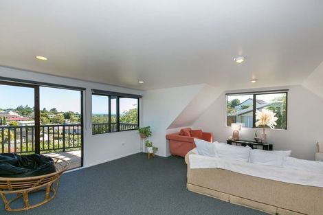 Photo of property in 3 Lindaver Grove, Merrilands, New Plymouth, 4312