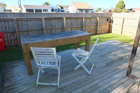 Photo of property in 12 Low Avenue, Foxton Beach, Foxton, 4815