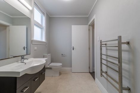 Photo of property in 31 Apuka Street, Brooklyn, Wellington, 6021