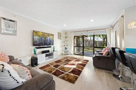 Photo of property in 62 Thornbury Crescent, East Tamaki Heights, Auckland, 2016
