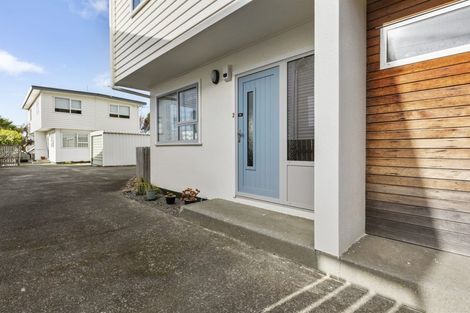 Photo of property in 2/115 Queens Drive, Lyall Bay, Wellington, 6022