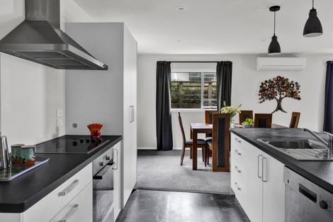 Photo of property in 102 Seaview Road, Westown, New Plymouth, 4310