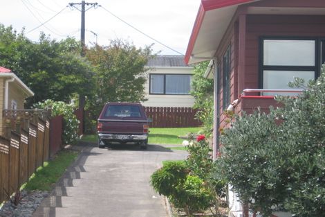 Photo of property in 2/17 College Road, Northcote, Auckland, 0627