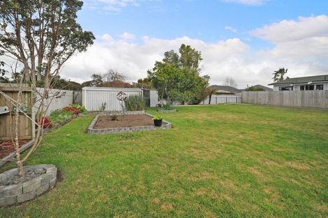 Photo of property in 27 Clinton Avenue, Te Atatu Peninsula, Auckland, 0610