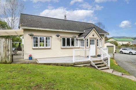 Photo of property in 8 Jervois Terrace, Ohau, 5570