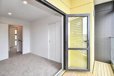 Photo of property in 2/3226 Great North Road, New Lynn, Auckland, 0600