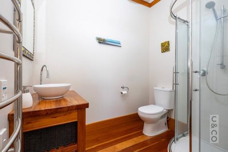 Photo of property in 10 Kaipara View Road, Helensville, 0875