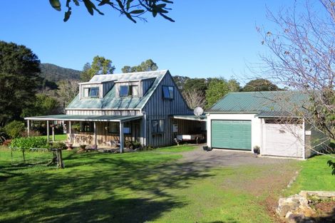 Photo of property in 30 Colville Road, Coromandel, 3506