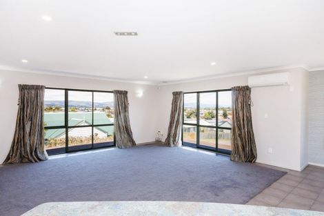 Photo of property in 24 Lydia Place, Kelvin Grove, Palmerston North, 4414