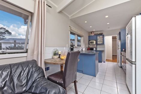 Photo of property in 74 Eskdale Road, Birkdale, Auckland, 0626