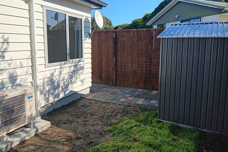 Photo of property in 10 Freyberg Crescent, Waikanae Beach, Waikanae, 5036