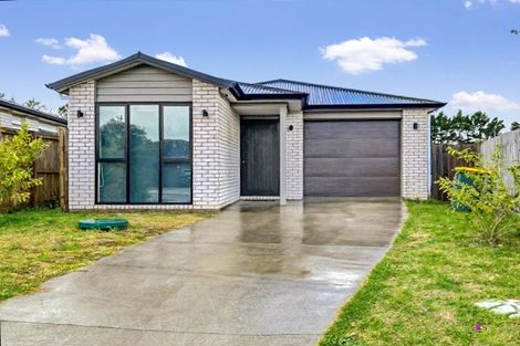 Photo of property in 16 Opouatu Avenue, Glenbrook, 2681