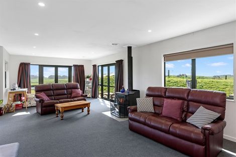 Photo of property in 100 Harakeke Road, Te Horo, Otaki, 5581