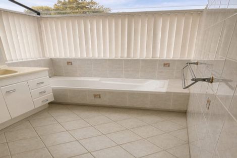 Photo of property in 11 Noall Street, Te Atatu Peninsula, Auckland, 0610
