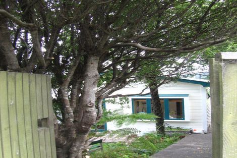 Photo of property in 117 Northland Road, Northland, Wellington, 6012