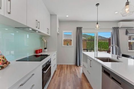 Photo of property in 6a Elm Street, Ebdentown, Upper Hutt, 5018