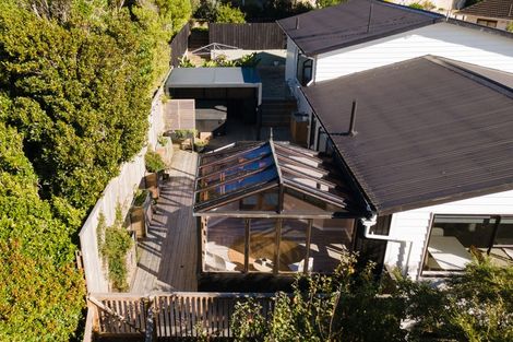 Photo of property in 8 Hillview Crescent, Paparangi, Wellington, 6037