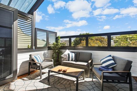 Photo of property in 2/58 Drake Street, Howick, Auckland, 2014