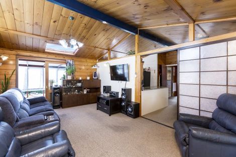 Photo of property in 71 Oregon Drive, Maoribank, Upper Hutt, 5018