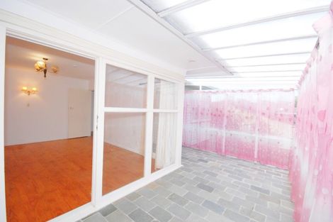 Photo of property in 14 Minaret Drive, Bucklands Beach, Auckland, 2014