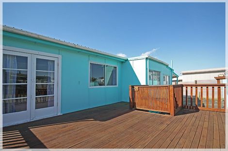 Photo of property in 22 Andresen Street, Foxton Beach, Foxton, 4815