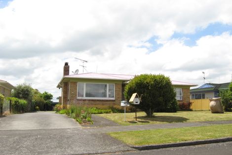 Photo of property in 8a Garden Terrace, Pukekohe, 2120