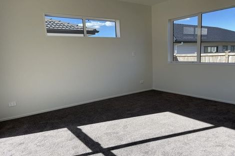 Photo of property in 7 Vinistra Road, Kumeu, 0810