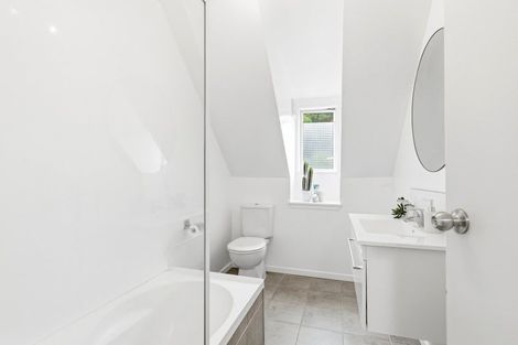 Photo of property in 2/39 Onslow Road, Khandallah, Wellington, 6035