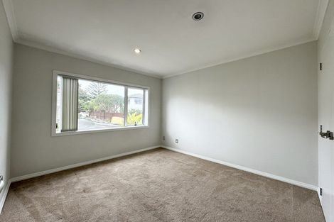 Photo of property in 16 Rosses Place, Pinehill, Auckland, 0632