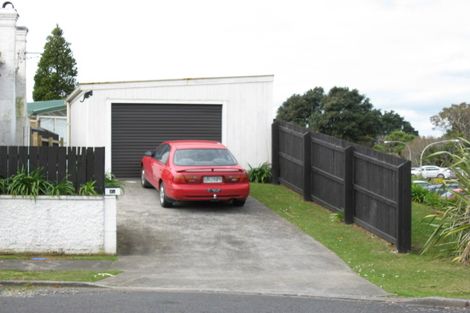 Photo of property in 9 Mahoe Street, Strandon, New Plymouth, 4312