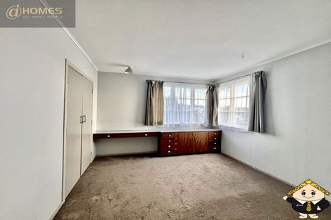 Photo of property in 17 Sheehan Road, Te Atatu South, Auckland, 0610