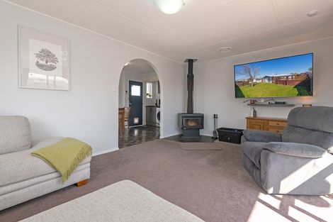 Photo of property in 28 Acacia Street, Kelvin Grove, Palmerston North, 4414