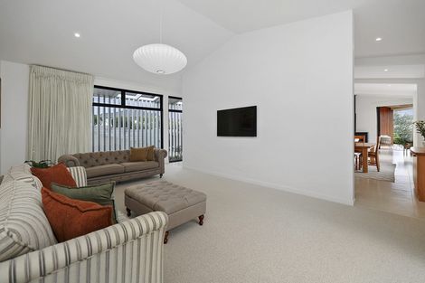 Photo of property in 17 Manurau Crescent, Merrilands, New Plymouth, 4312