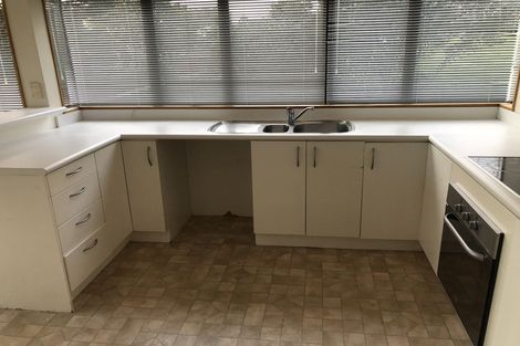 Photo of property in 1/194 Whangaparaoa Road, Red Beach, 0932