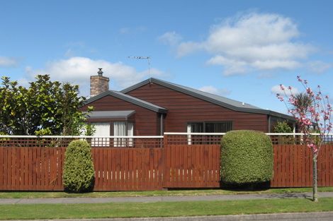 Photo of property in 22 Kinder Street, Acacia Bay, Taupo, 3330