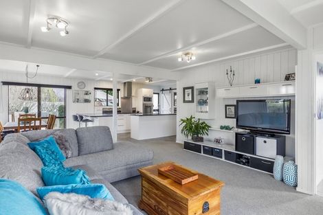 Photo of property in 1 Gails Drive, Okura, Auckland, 0792