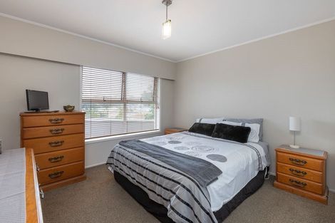 Photo of property in 2/14a Camrose Place, Glenfield, Auckland, 0629